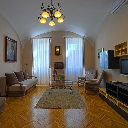 Demetrovics Udvarhaz Eger Exterior photo