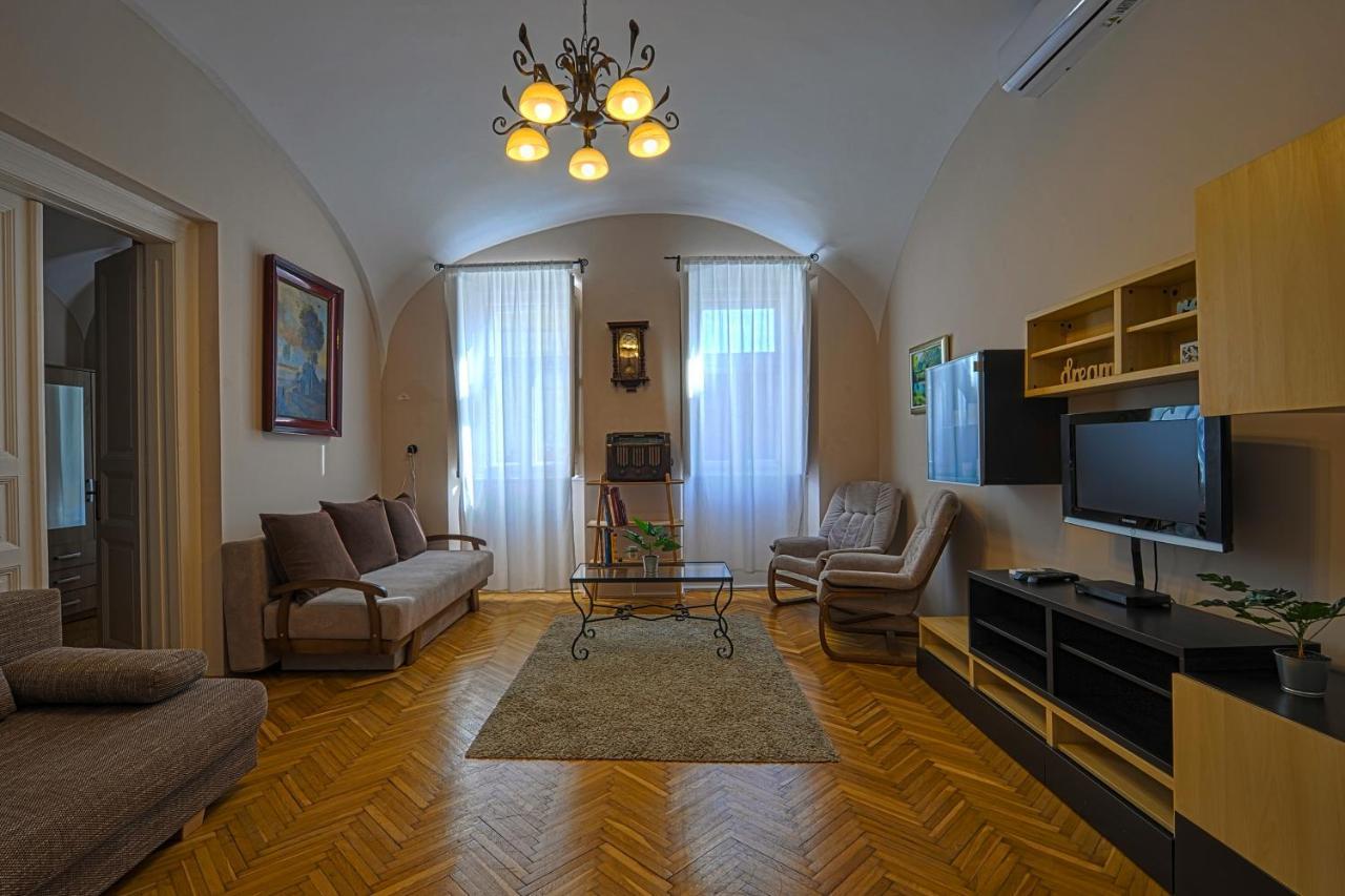 Demetrovics Udvarhaz Eger Exterior photo