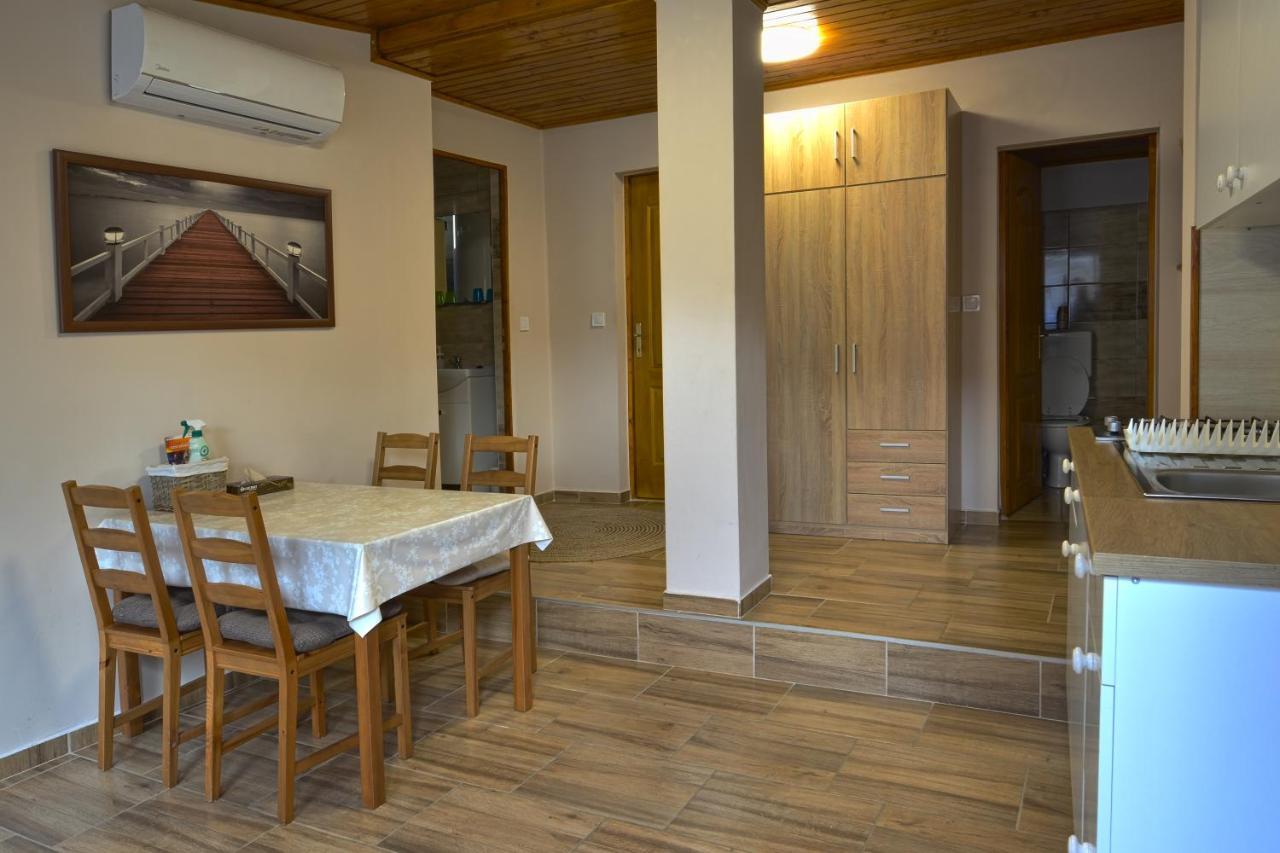 Demetrovics Udvarhaz Eger Exterior photo