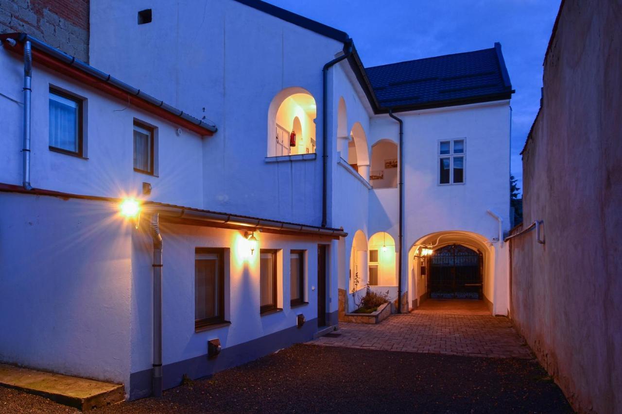 Demetrovics Udvarhaz Eger Exterior photo