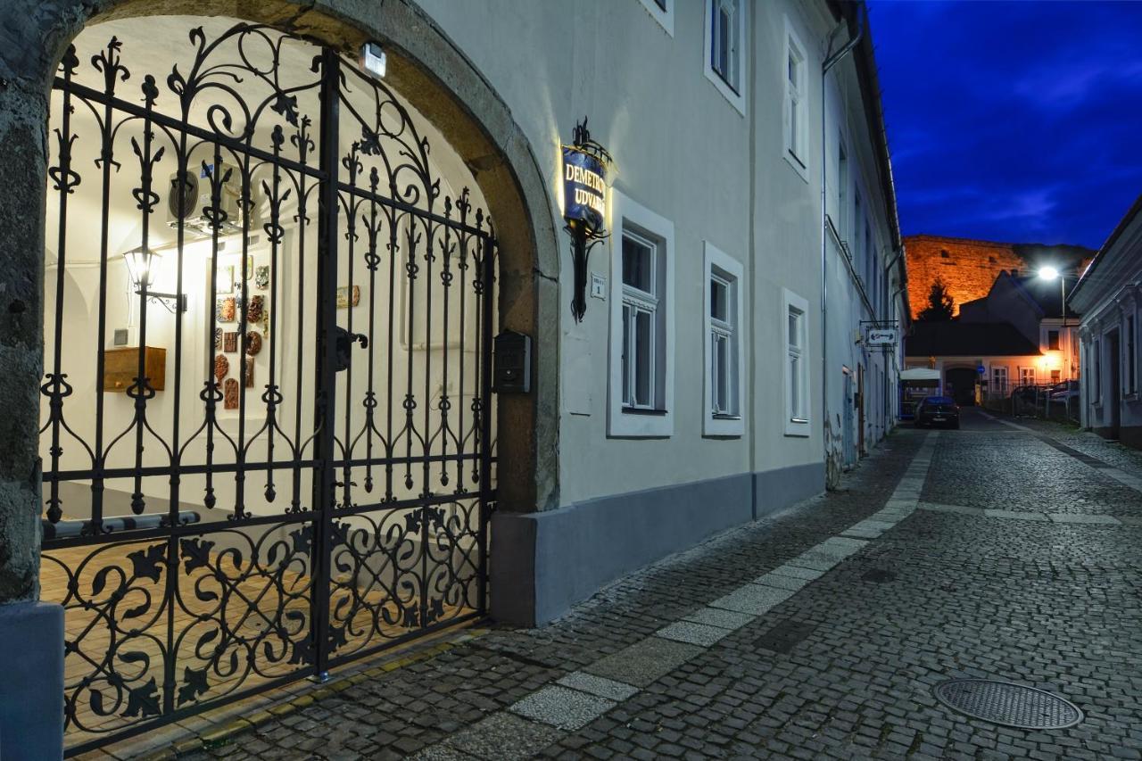 Demetrovics Udvarhaz Eger Exterior photo