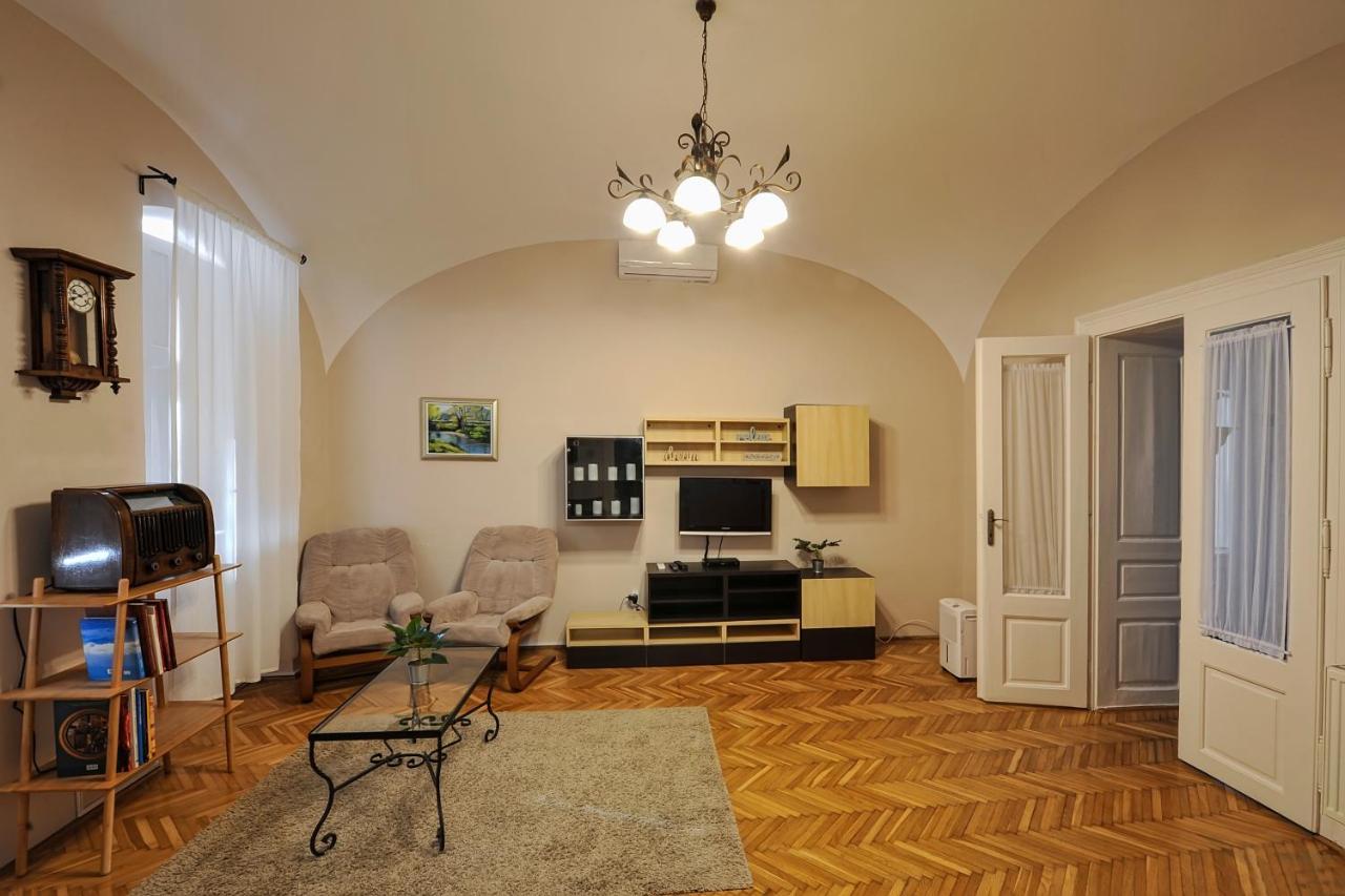 Demetrovics Udvarhaz Eger Exterior photo