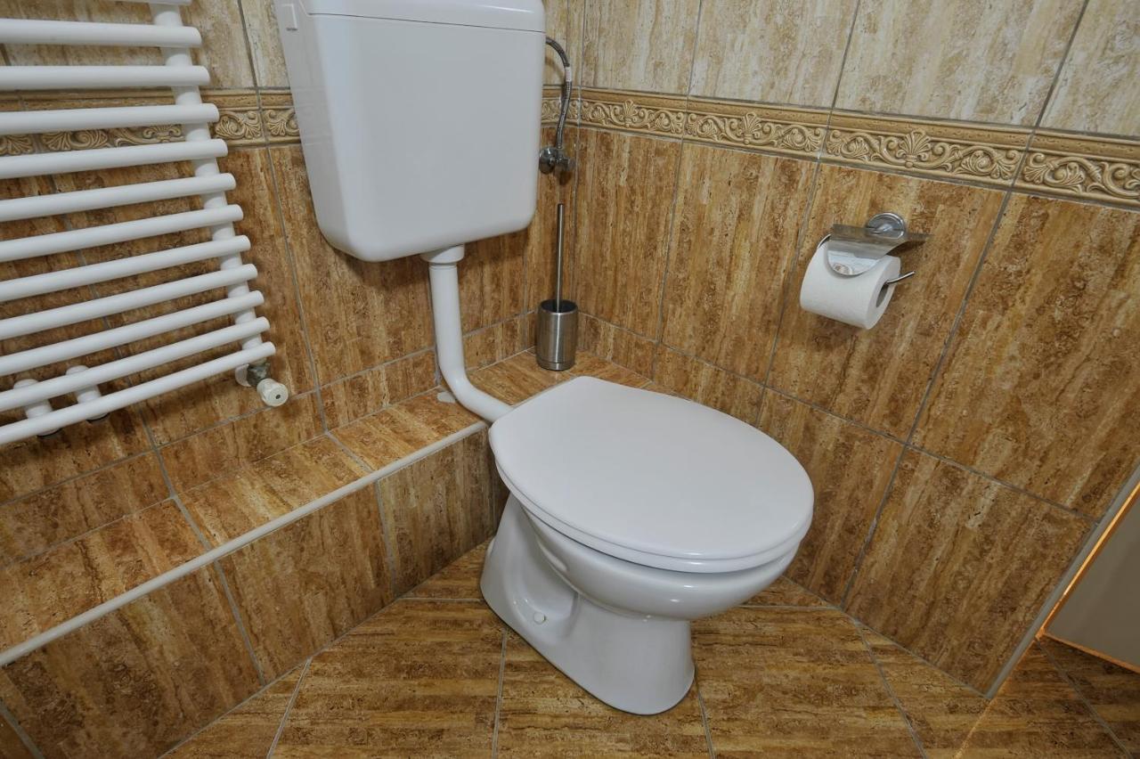Demetrovics Udvarhaz Eger Exterior photo