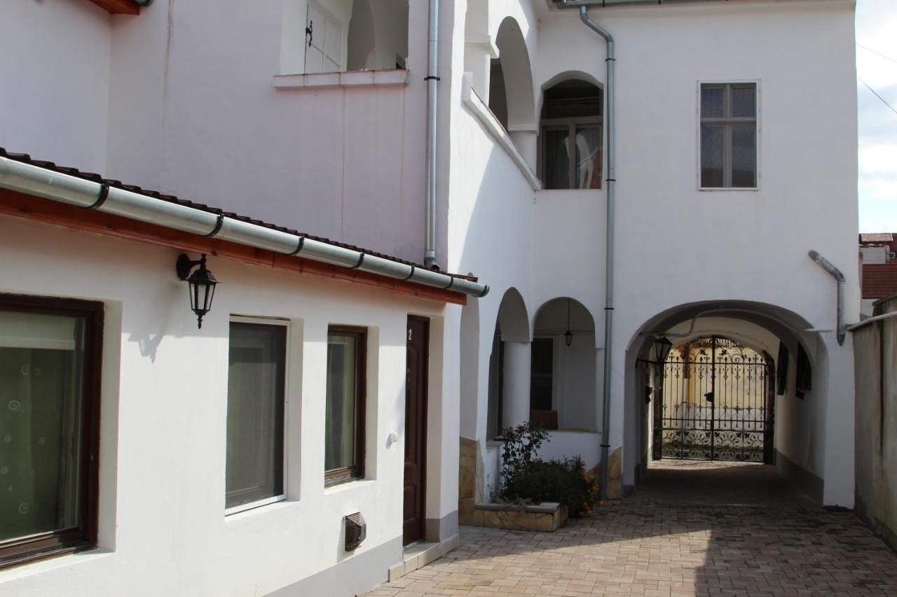 Demetrovics Udvarhaz Eger Exterior photo